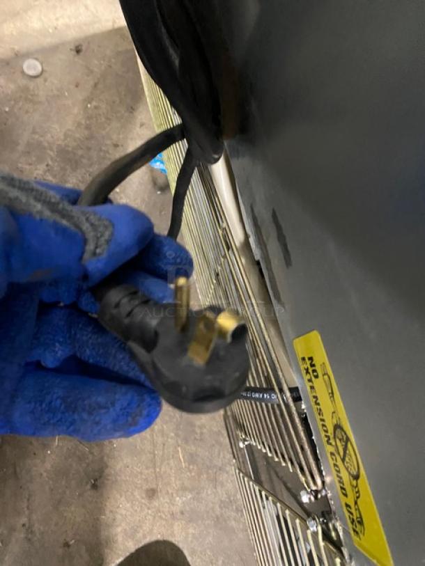 Imbera Commercial VRD43 merchandiser power cord, shown with a yellow "No Extension Cord" label. 115V, 1 phase.