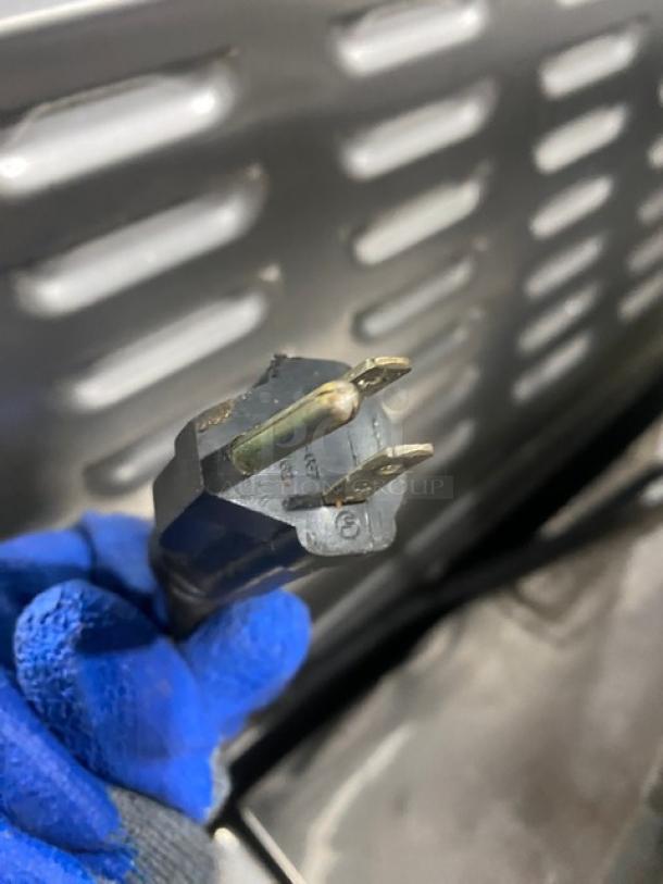 Waring Commercial Stainless Steel Electric Panini Press Grill plug, Model WPG250, 120V. Visible are standard prongs.