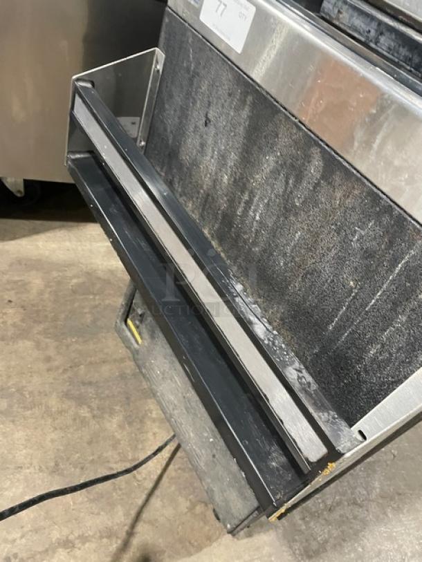 Glas Tender MF24-B underbar glass chiller/froster, stainless steel/black, sliding top lid, poly coated rack, model SN: 404148950N.