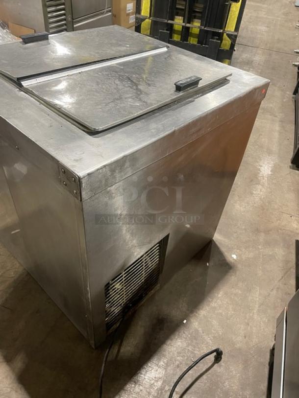 Master-Bilt DC4DSE stainless steel ice cream dipping cabinet with flip lid, poly coated rack, Model: DC-4DSE, 115V, used condition.