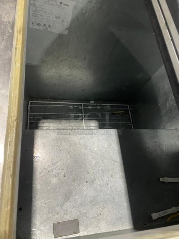 Master-Bilt DC-4DSE ice cream dipping cabinet with stainless steel interior, flip lid, and poly-coated wired rack; Model DC4DSE.