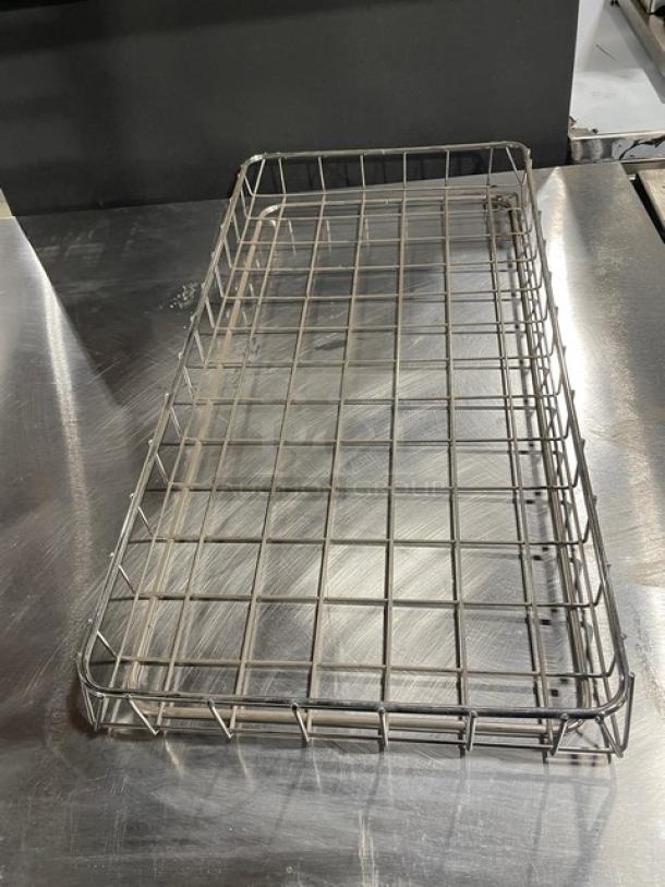Commercial chrome-plated full-size bagel/pastry wire rack in excellent condition, featuring durable construction and a spacious grid layout.