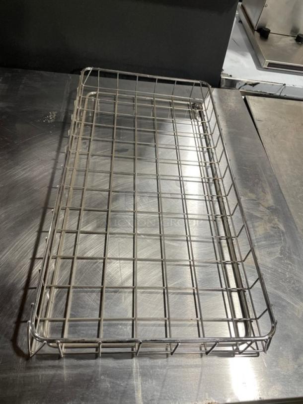 Commercial chrome plated full-size bagel/pastry wired rack, excellent condition, grid pattern for optimal air flow.