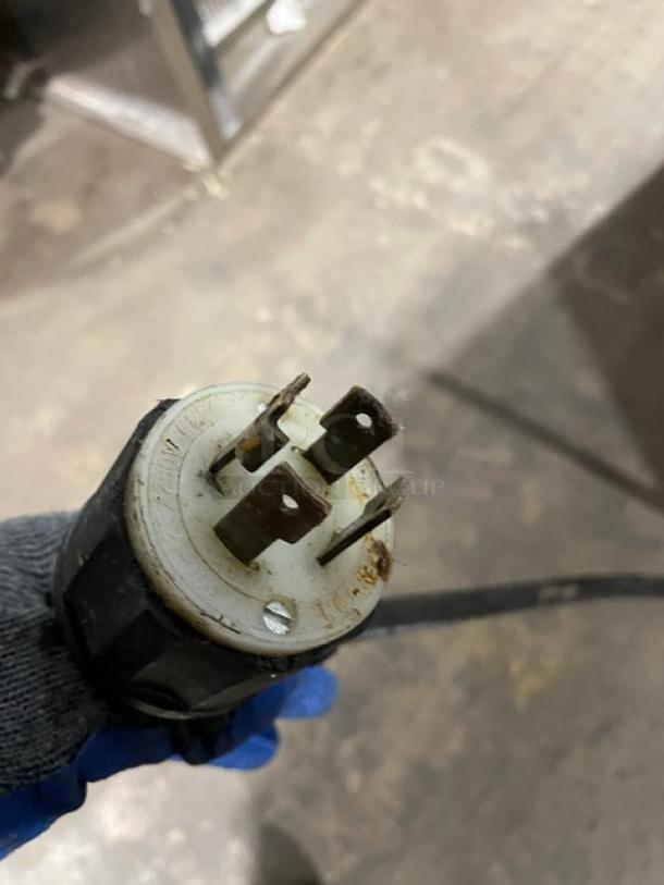 Rusty electrical plug for Gold Medal 2010TM popcorn popper, model SN: NSTM-00449A, 120/240V, auction item.