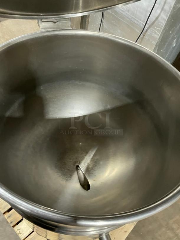 Cleveland Range KEL40 stainless steel stationary steam kettle, 40-gallon capacity, on legs, excellent condition.