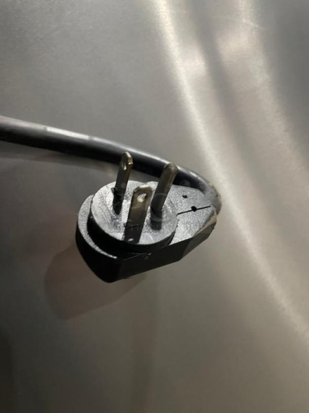 Electrical plug for True T-49F-4 commercial freezer, 115V, 1 phase. Suitable for professional kitchen use.