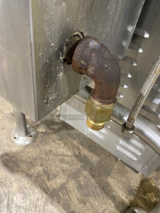 Cleveland Range KGL-40-T 2/3 steam jacketed tilting steam kettle. Stainless steel, 40 gal capacity, swivel spout faucet. Shows signs of use.