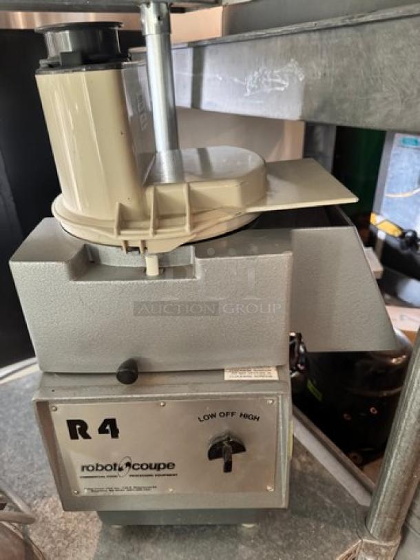 robot-coupe R4 Commercial Food Processor 220V, metal housing, control dial, visible brand label, good condition.