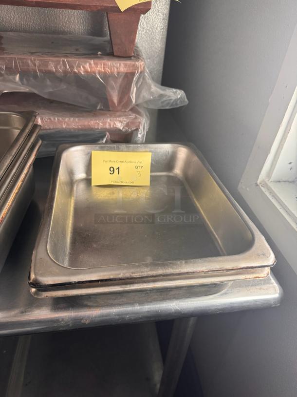 Stainless steel food pan BIDX3, stackable, slightly worn, with auction label 91 indicating quantity of 3.