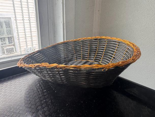 Wicker food basket BIDX19 with dark and light woven pattern, oval shape, excellent condition. Ideal for decor or storage.