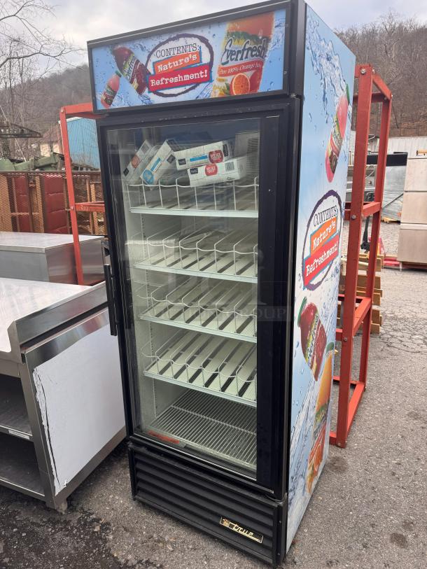 TRUE GDM-26 single glass door refrigerator, tested and working. Features shelving, branded panel, exterior graphics.