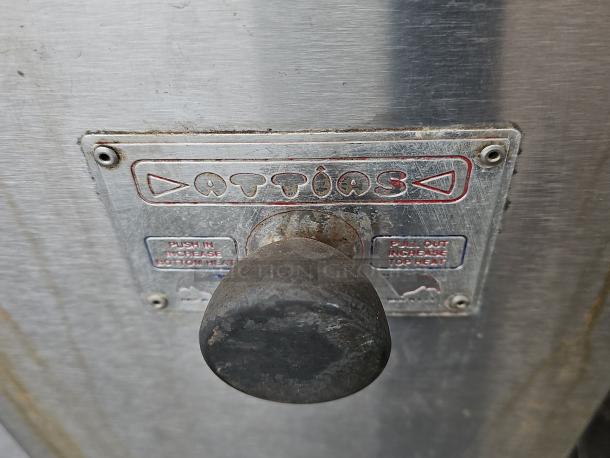 ATTIAS NG Single Deck Pizza Oven control panel, featuring a knob for heat adjustment with labeled instructions visible.