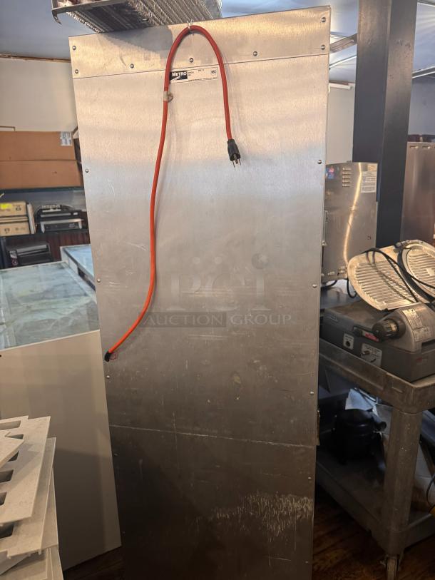 METRO DD8119 holding cabinet, stainless steel, visible power cord, manufacturer label, good condition.