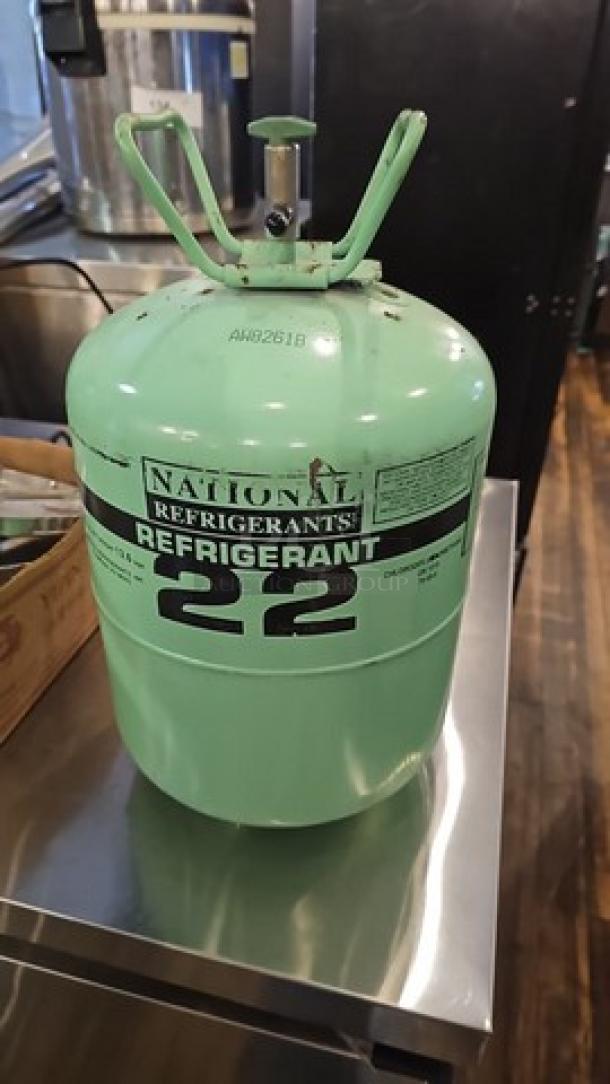 30-pound National Refrigerants R22 tank, green, model AK9261B, with label and valve in good condition.