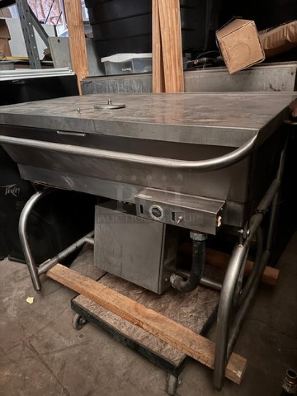 Electric Kettle TSCE-40, stainless steel, 120/208V, used condition, control panel visible, industrial setting.