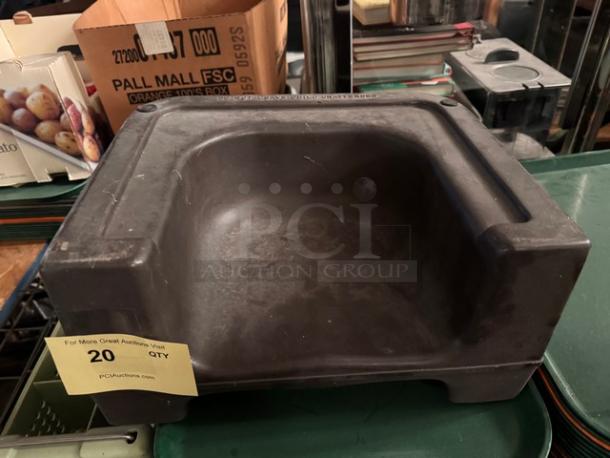 Black booster seat with a contoured design, showing minor wear. Includes label indicating quantity and auction details.
