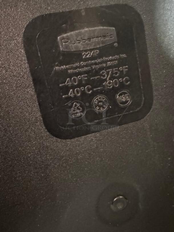 Rubbermaid 1/2x4IN food pan, model BIDX7, temperature range -40°F to 375°F. Durable plastic construction.