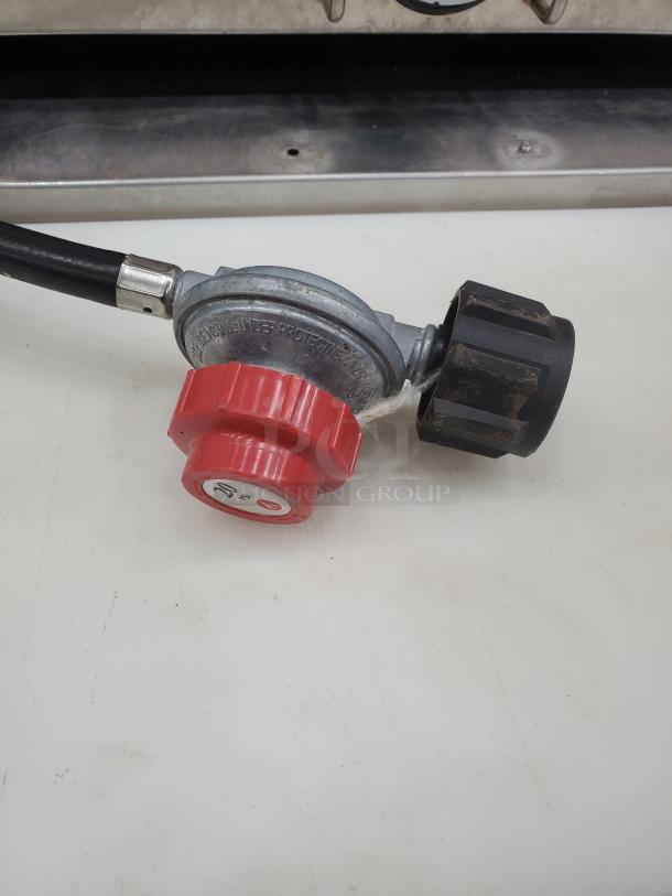 Gas Bain Marie QRTC-2T liquid propane connector detail, showing red and black knobs with secure fittings.