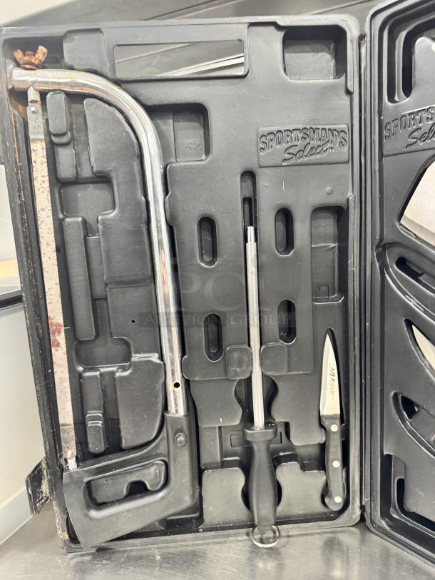 Knife set in black case, branded "Sportsman's Select." Includes saw, sharpening steel, and serrated knife. Slight rust on saw.