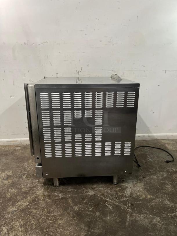 MOFFAT TURBOFAN gas convection oven, commercial-grade, 33,000 BTU, stainless steel, single-deck, side vent view.