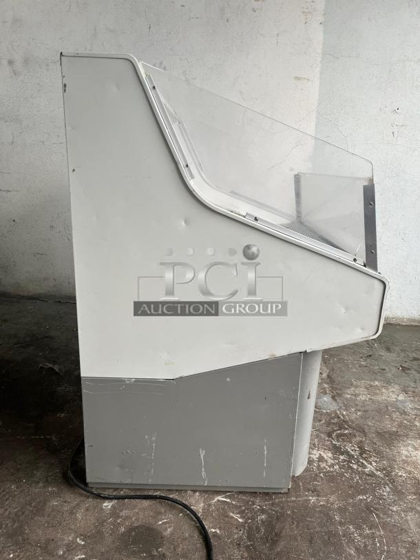 Grab & Go open top display cooler in steel/white, tested and working. Features side panel and transparent top; signs of wear.