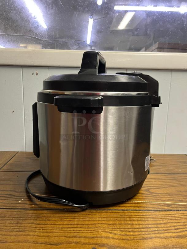 INSIGNIA 6QT Rice Cooker, stainless steel, 12 programmable settings, good condition, model 6 QT.