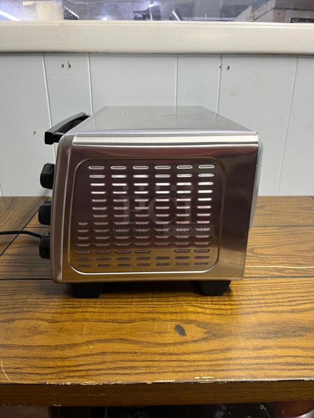 Hamilton Beach Sure-Crisp Air Fry Toaster Oven, side view, silver finish, model TOASTER OVEN, in good condition.