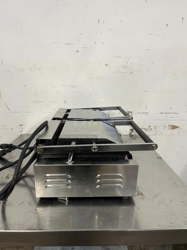 WINCO ESG-2 sandwich press, cast iron smooth plates, stainless steel body, 120v, used condition, power cords visible.