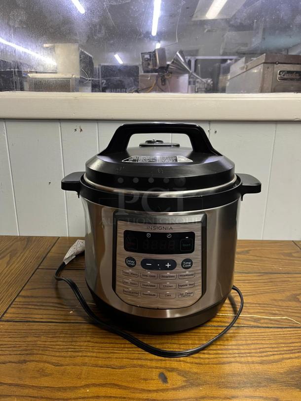 INSIGNIA 6QT rice cooker with 12 programmable settings, stainless steel exterior, digital display, excellent condition.