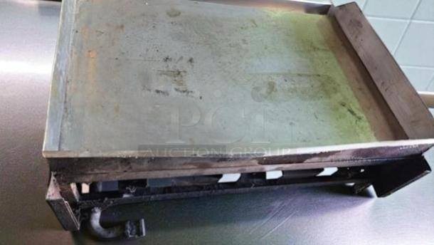 Commercial Grade 36 in gas countertop griddle, 3 burners, heavy-duty. Premium condition, fully tested and operational. Model GRDL-M-36-0557.