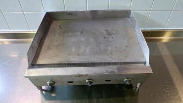 Commercial Grade 36 in Countertop Gas Griddle, 3 burners, premium condition, heavy-duty, fully tested, model GRDL-M-36-0557.