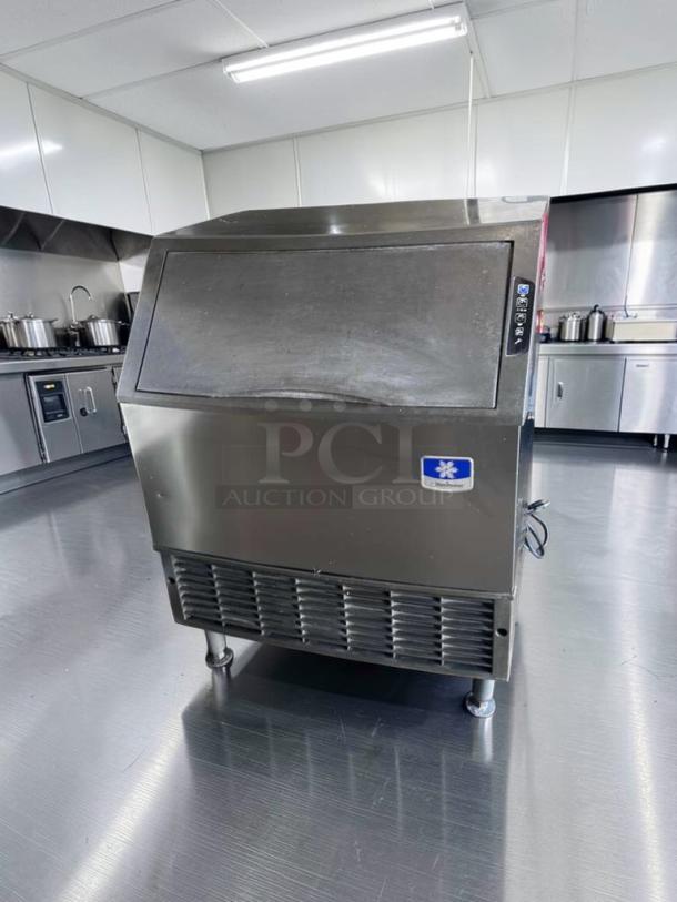 Commercial undercounter ice maker, Manitowoc UY0310A-161B, excellent condition, UL listed, fully tested and operational.