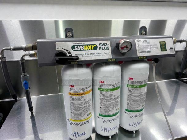 3M SW3-PLUS Beverage & Ice Water Filtration System, commercial, triple cartridge, flawless condition, fully tested, USA.