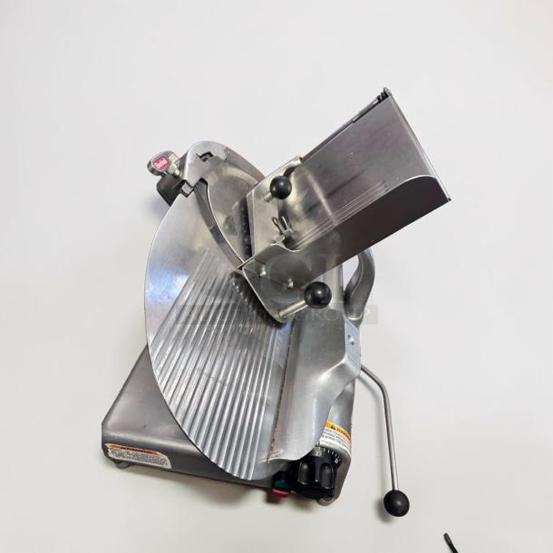 Berkel 909/1 commercial manual meat slicer in superb condition, 115V, NSF listed, fully tested. Stainless steel finish.