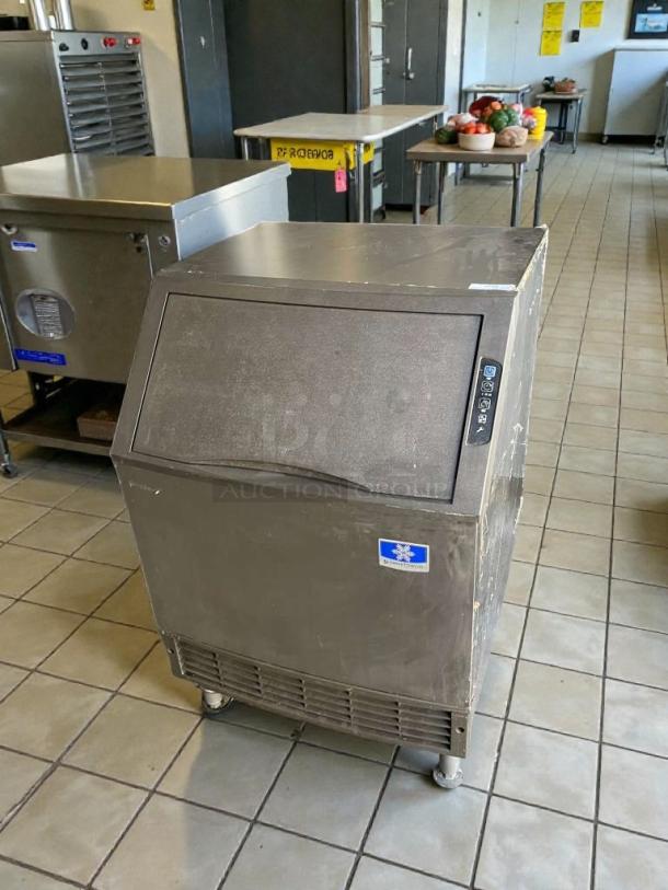 Manitowoc undercounter ice maker, model UDF0140A-161B, in immaculate condition. 115V, single phase, fully tested and working.