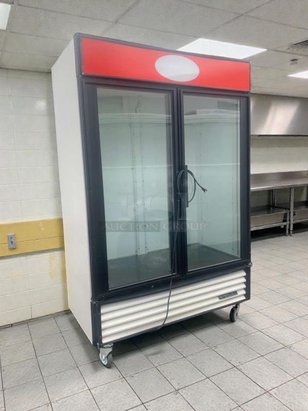 True GDM-49 glass door merchandiser refrigerator, premium condition, 115V, fully tested, True Manufacturing Co., Inc., model TRU-L-GDM-0079.