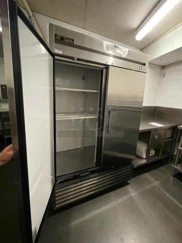 True R49-S commercial reach-in refrigerator, stainless steel, excellent condition, 115V, tested, model TRU-L-REF-0136.