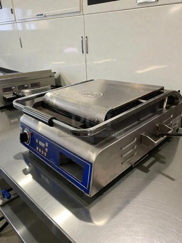 Globe GSG14D commercial Panini grill, outstanding condition, stainless steel, 120V, fully tested, Globe Food Equipment Co.