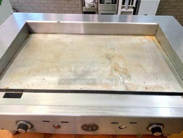 Vulcan MSA36 36" commercial gas griddle with thermostatic controls. In premium condition, fully tested and working.