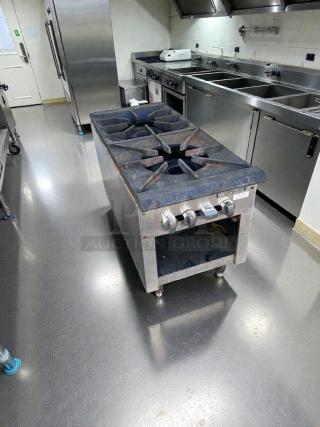 Commercial 2-burner gas hot plate range, heavy-duty cast iron, NSF style, outstanding condition, fully tested, model GEN-M-RNG-0284.