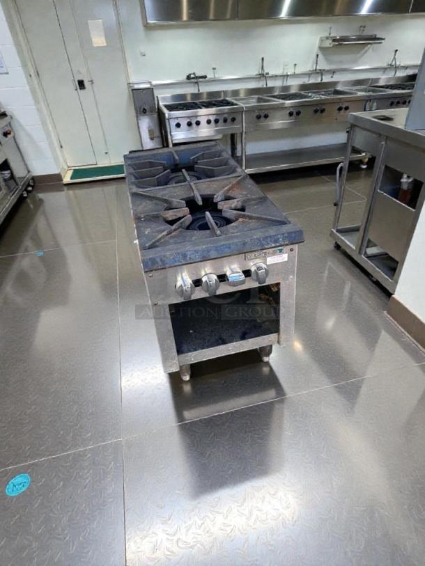 Outstanding condition commercial 2-burner gas hot plate range with heavy-duty cast iron grates, NSF style, fully tested.