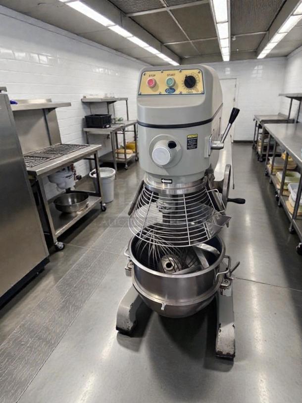 Globe 30-Qt commercial planetary mixer, model 20-Qt, in premium condition. Floor model, 220V, fully tested and operational.