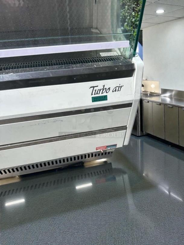 Turbo Air TOM-40MW-N open air merchandiser refrigerator, premium condition, 40", R290, UL/NSF listed, operational.
