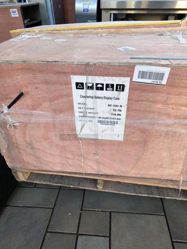 Brand new KoolMore DC-53C-B countertop bakery display case in original crate. Curved glass, never used, model KOOL-L-DISP-0299.