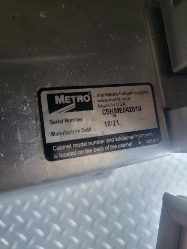 Metal plate for a Metro unit with serial number C5HMEO42810 and manufacture date 10/21.