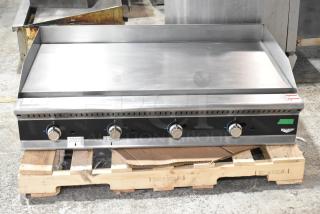 BRAND NEW Vollrath GGHDM-48 48" heavy-duty griddle, manual controls, 120,000 BTU, scratch and dent condition.