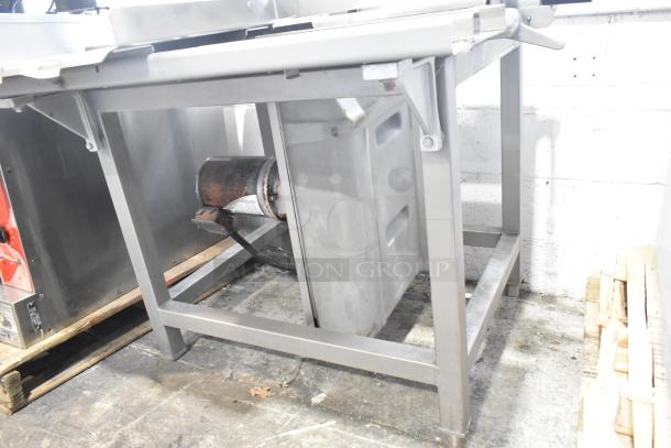 Hobart 6801 commercial floor meat saw in used condition. Features 200-230V, 3 phase power. Ideal for high-volume use.