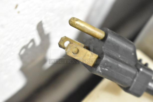 A close-up of a power plug, part of the 2019 Asber APTP46 Commercial Pizza Prep Table, 115 Volts, 1 Phase.
