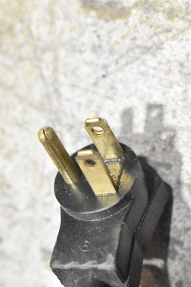 Delfield Commercial Cold Pan Drop In, 115V, 1 Phase plug. Black plastic casing, brass prongs, good condition.