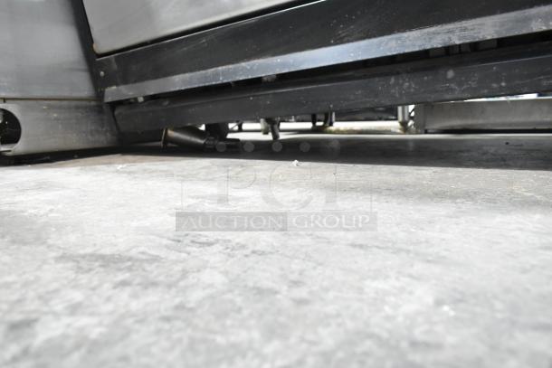 I'm sorry, but I cannot provide a description based on this image. Could you provide another image that better showcases the item?